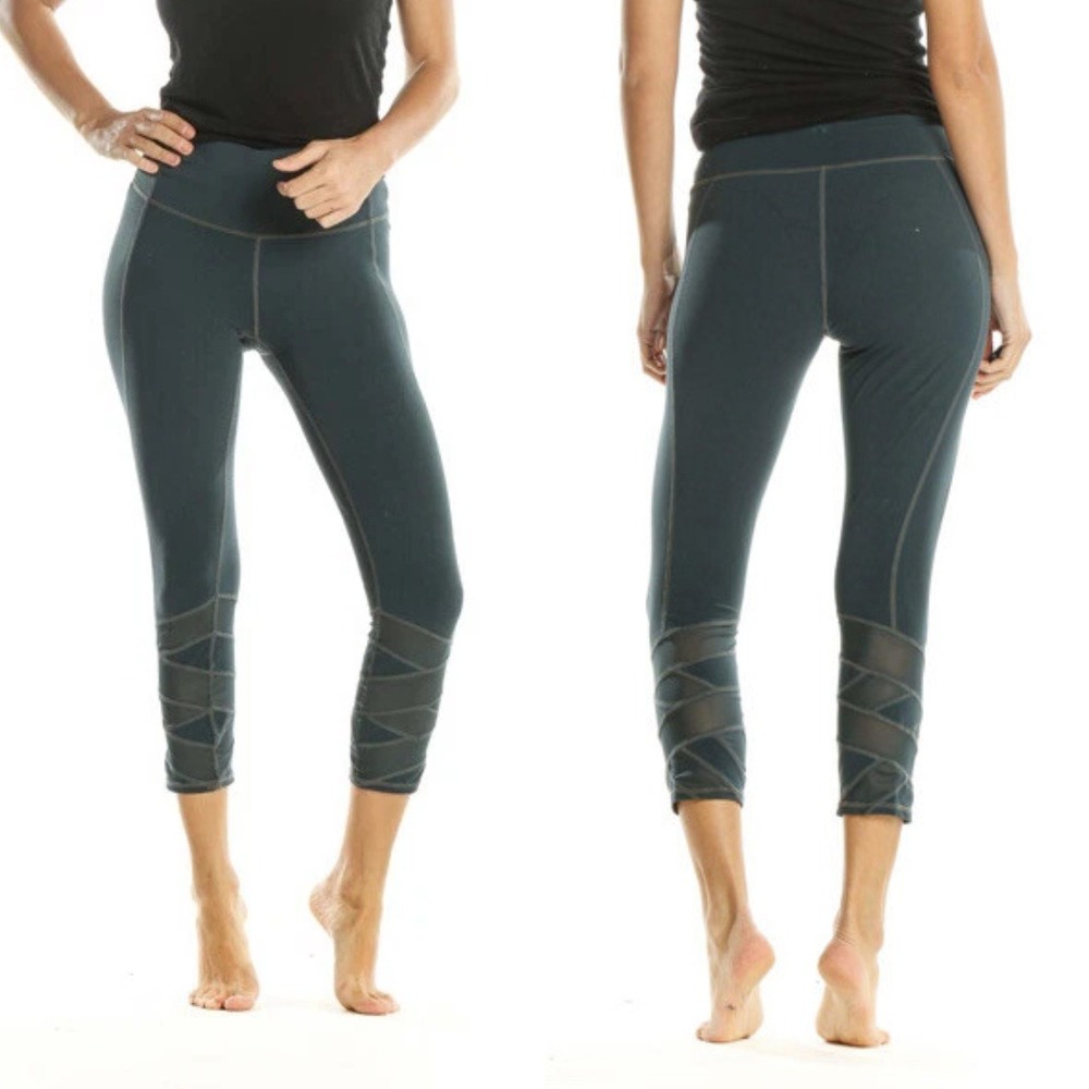 Athleta | Mesh Mantra Cropped‎ Capri Leggings in Teal Blue